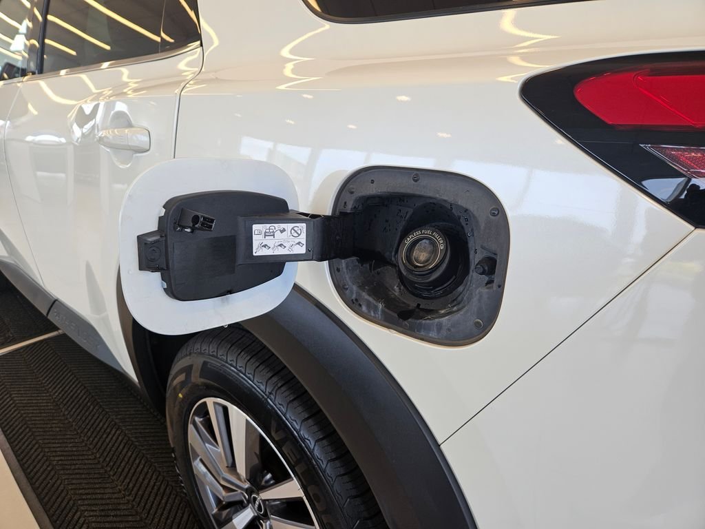 Used 2023 Pearl White Nissan SL image 33