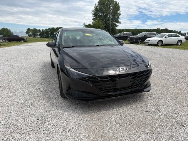 Used 2023 Black Hyundai SEL image 4