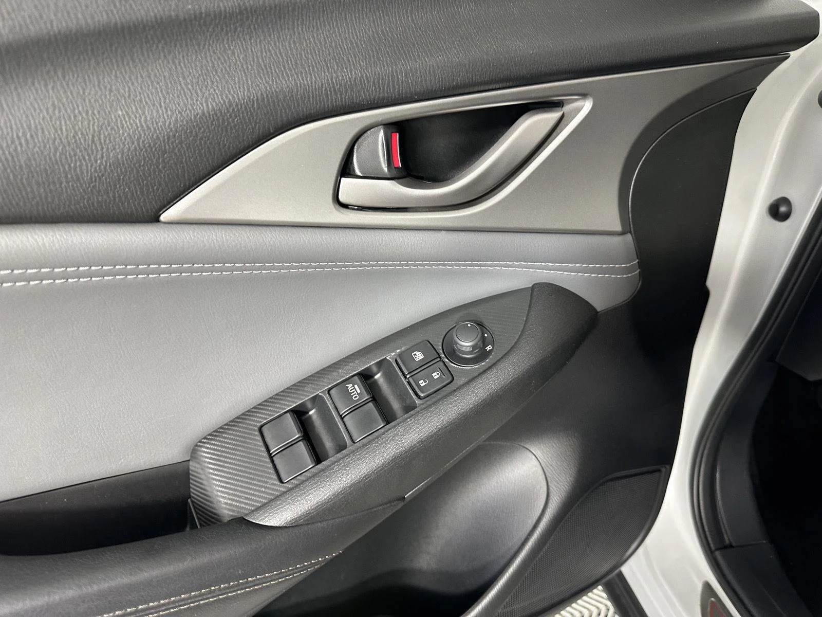 Used 2019 Ceramic Metallic Mazda Touring image 11
