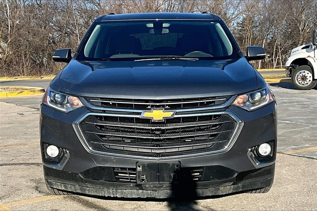 Used 2020 Chevrolet Traverse 1LT with VIN 1GNEVGKW7LJ247734 for sale in Kansas City