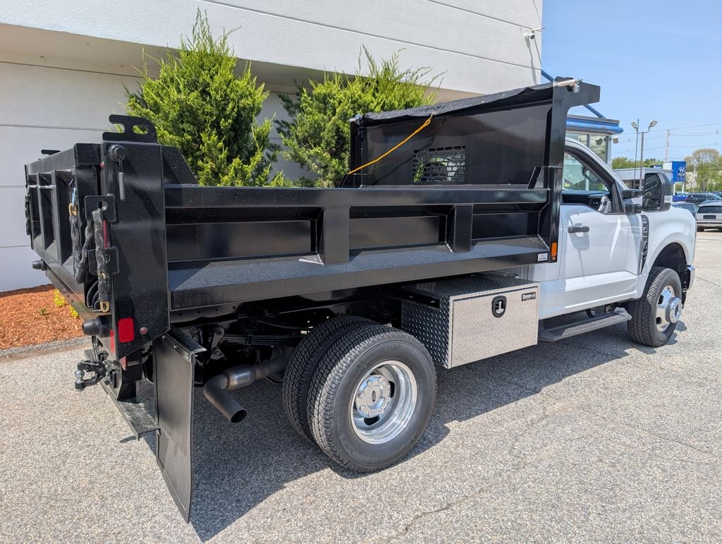 2026 Ford F-350 Super Duty Chassis Cab XL - Photo 9