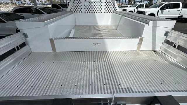 New 2024 Oxford White Ford F-450® XL image 31