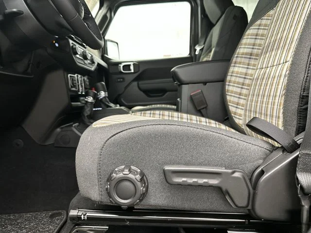 New 2026 Granite Crystal Metallic Clear-Coat Exterior Paint Jeep 85th Anniversary Edition image 16