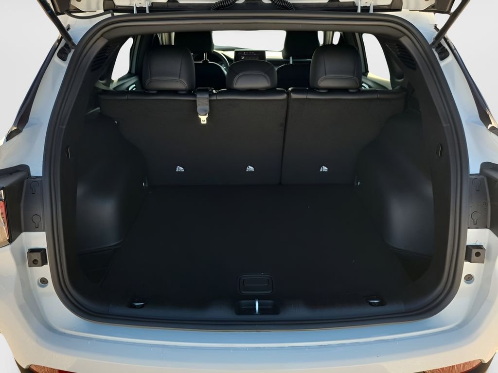 New 2026 Bright White Clear-Coat Exterior Paint Jeep Latitude image 22