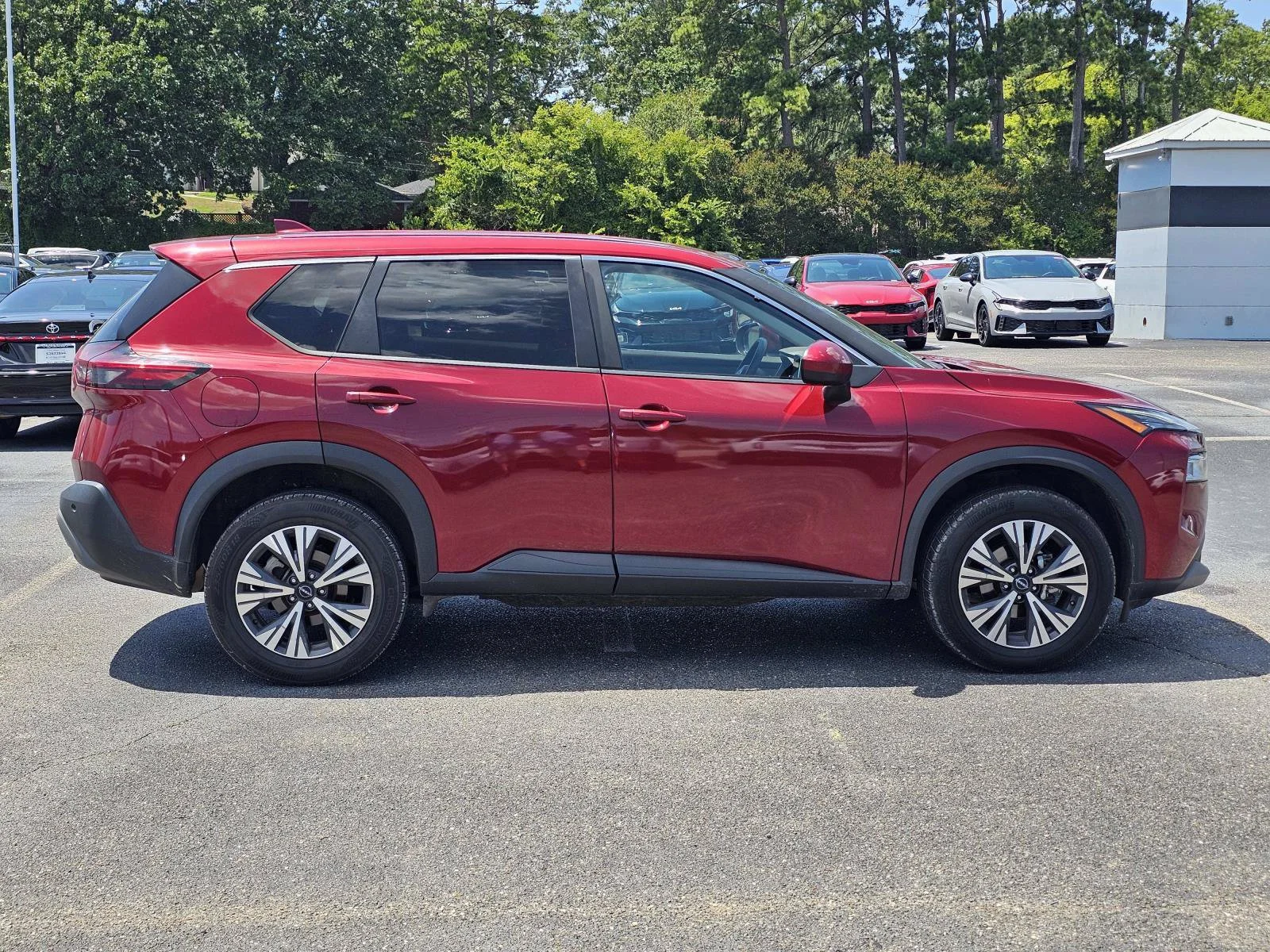 Used 2023 Scarlet Ember Tintcoat Nissan SV image 6