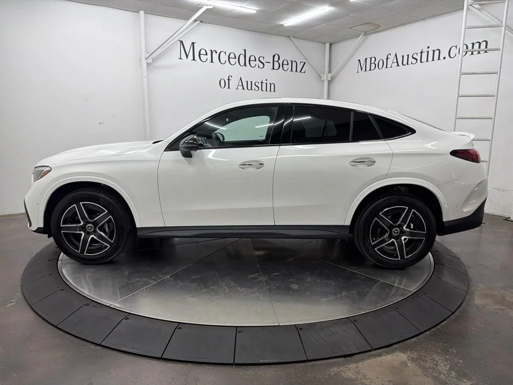 New 2027 White Mercedes-Benz GLC 300 image 4