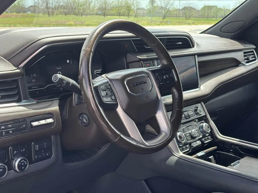 Used 2022 Green GMC Denali image 7