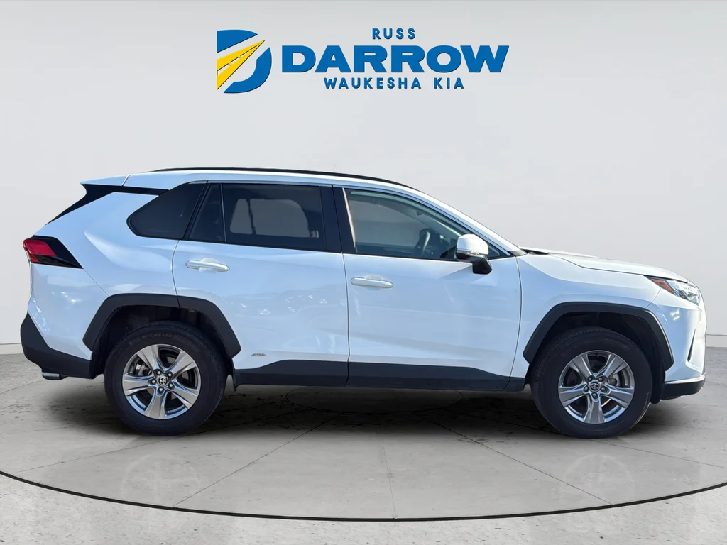 Used 2025 White Toyota XLE image 6