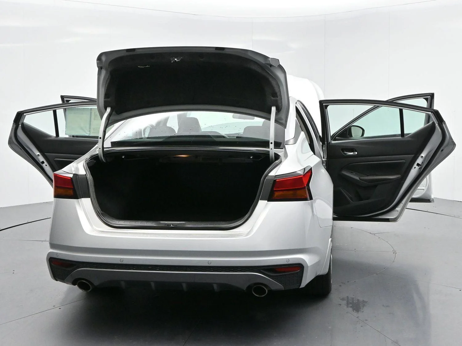 Used 2020 Brilliant Silver Metallic Nissan 2.5 SR image 37