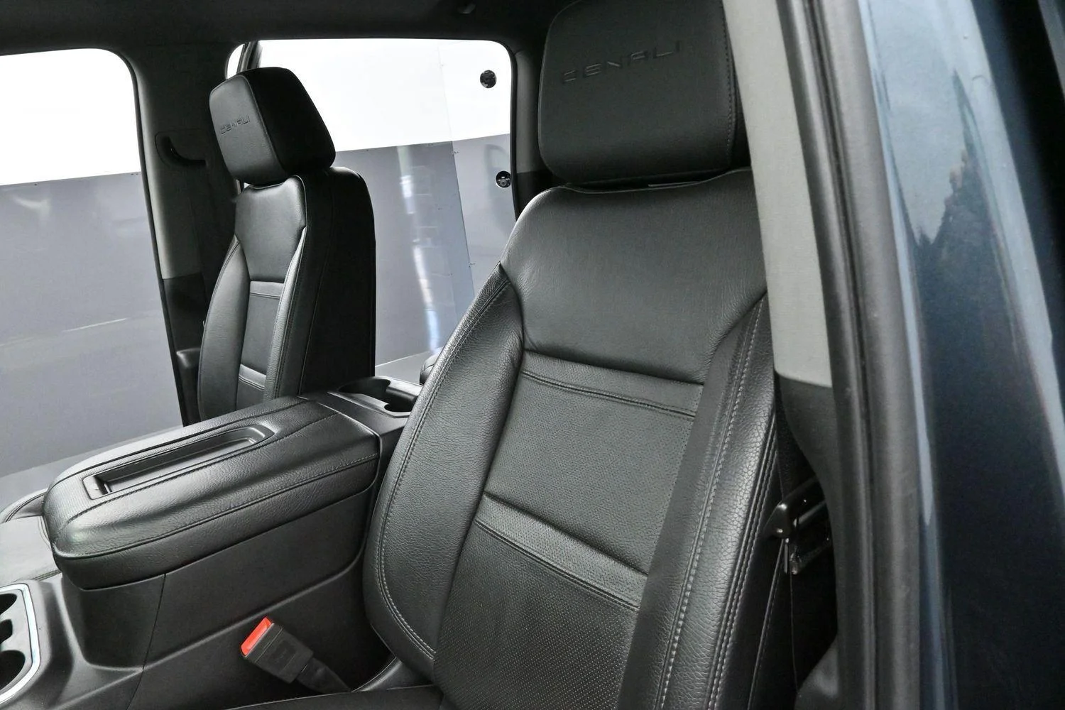 Used 2020 Dark Sky Metallic GMC Denali image 15