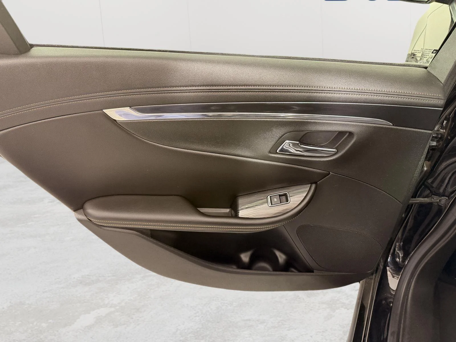 Used 2018 MOSAIC BLACK METALLIC Chevrolet Premier image 17