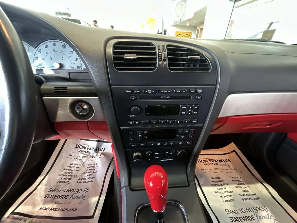 Used 2002 Red Ford Base image 22