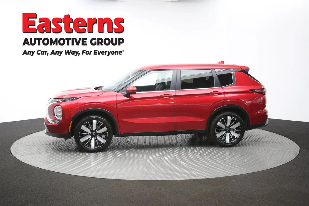 Used 2025 Red Mitsubishi SE image 60