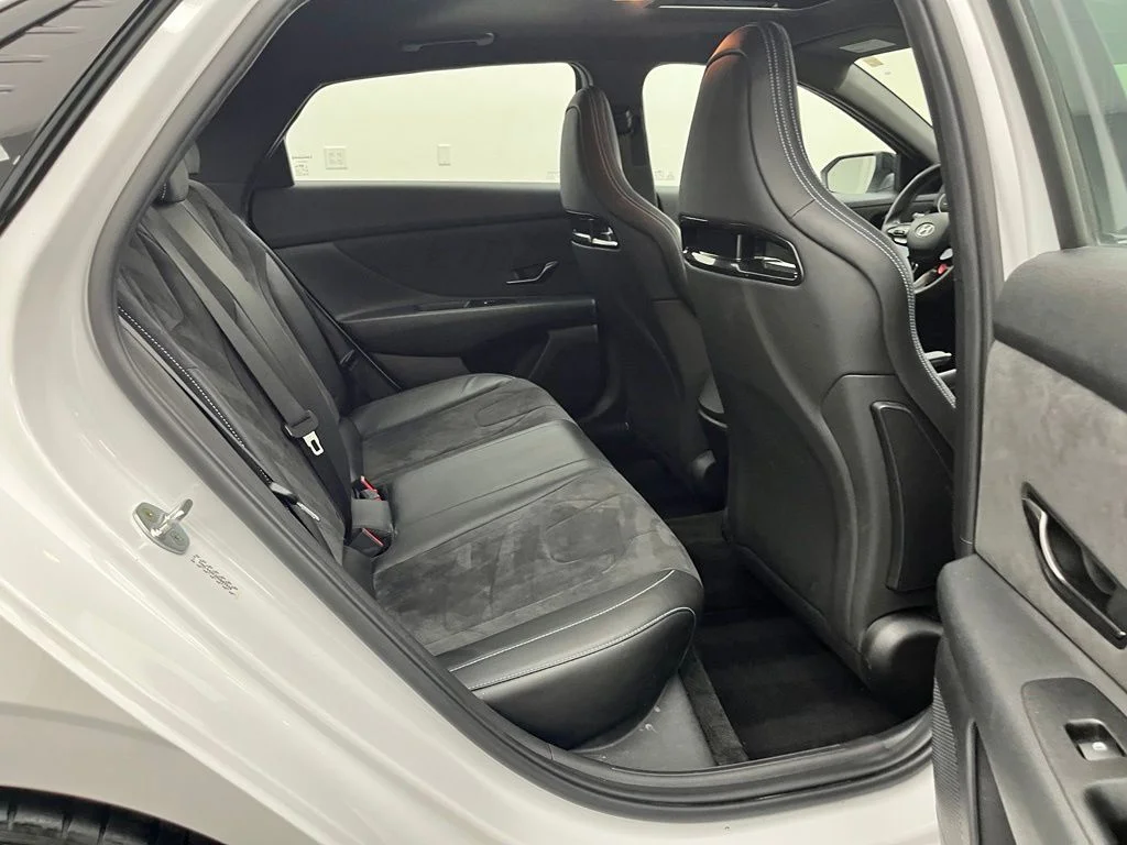 Used 2022 White Hyundai Base image 33