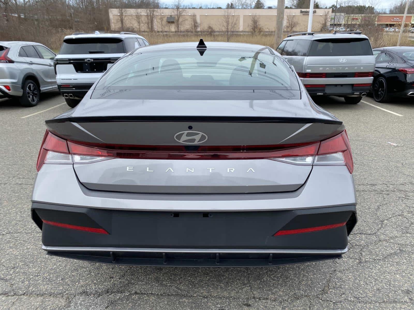 Certified Used 2025 Fluid Metal Hyundai SEL Sport image 4