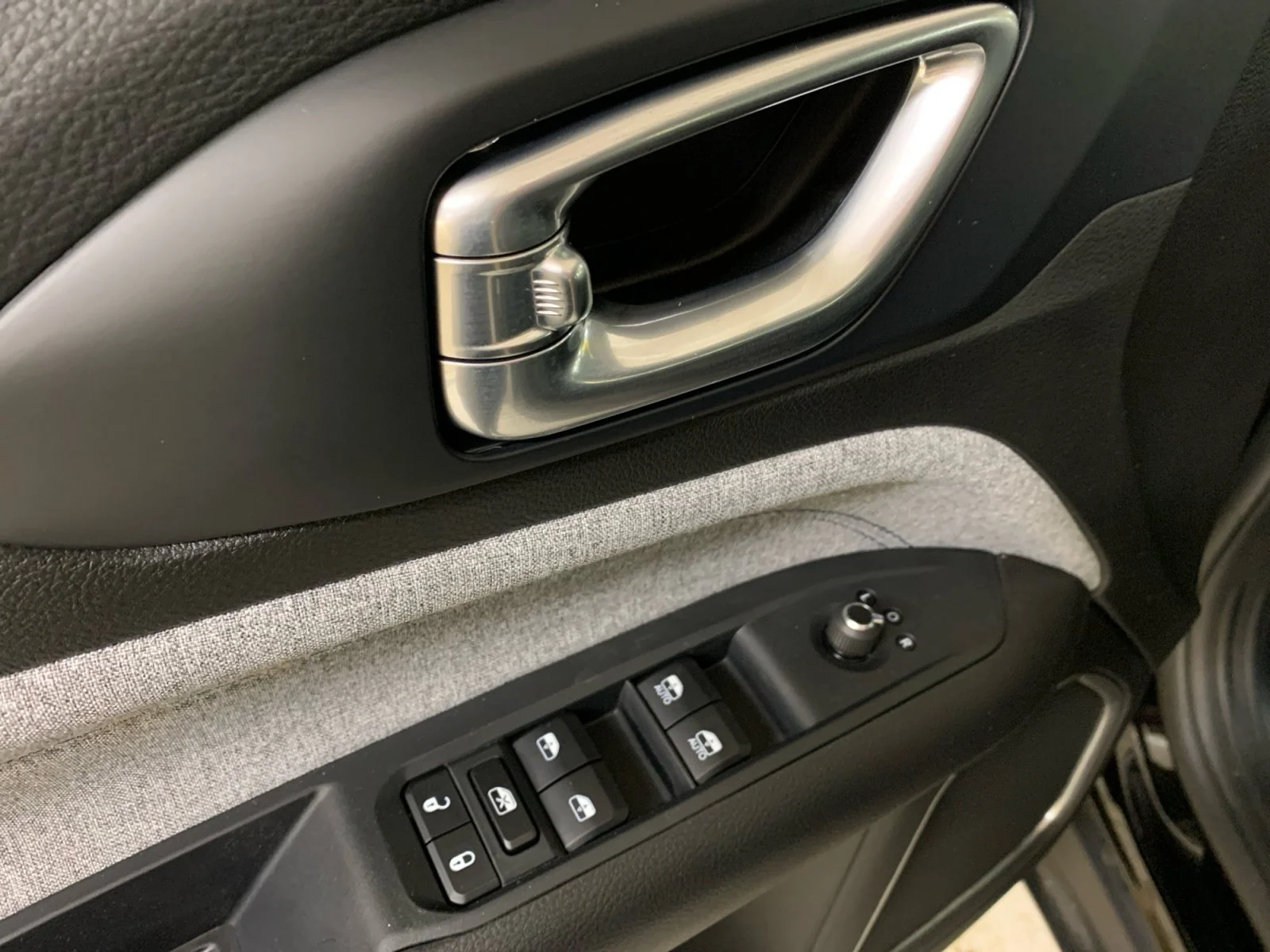 New 2026 Diamond Black Crystal Pearl Jeep North image 11