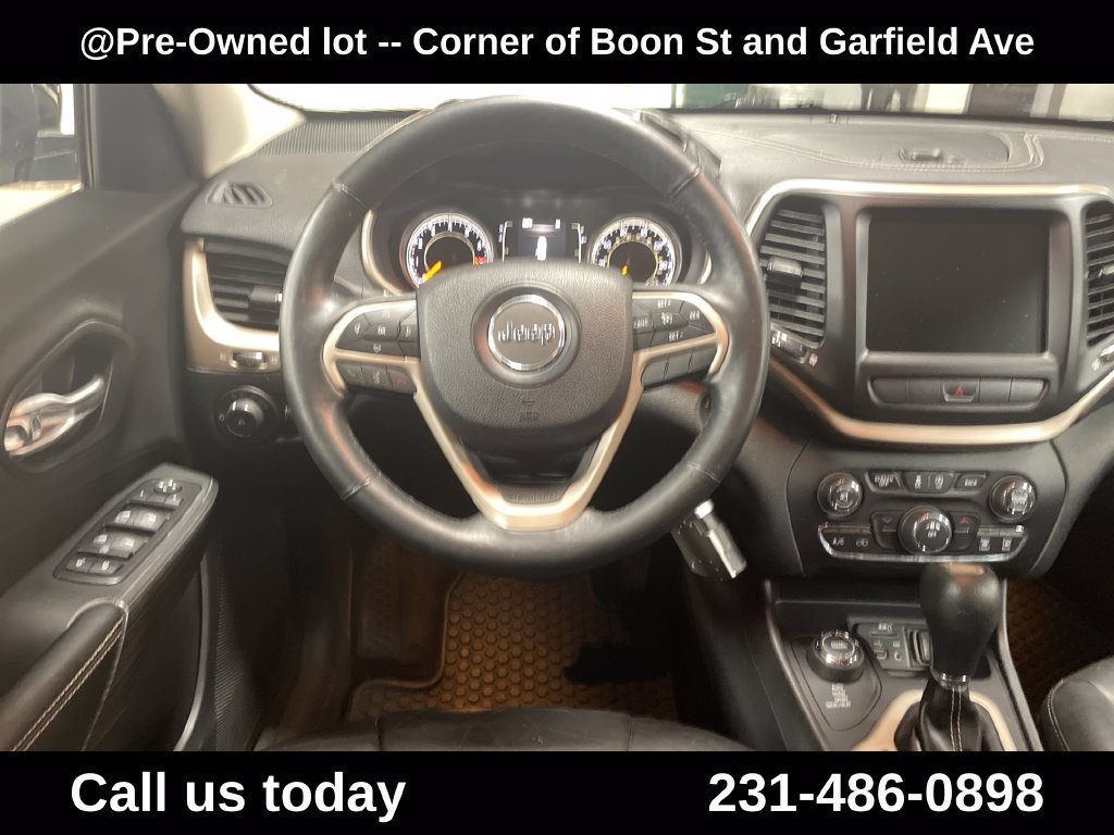 Used 2015 Black Jeep Latitude image 15