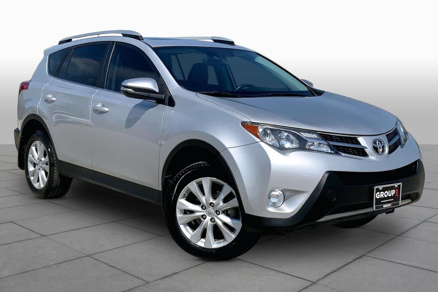 Used 2015 Classic Silver Metallic Toyota Limited image 3