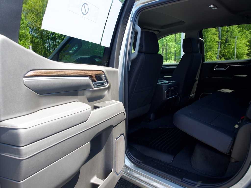 New 2026 Sterling Metallic GMC Elevation image 13