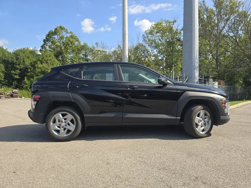 Used 2024 Black Hyundai SE image 15