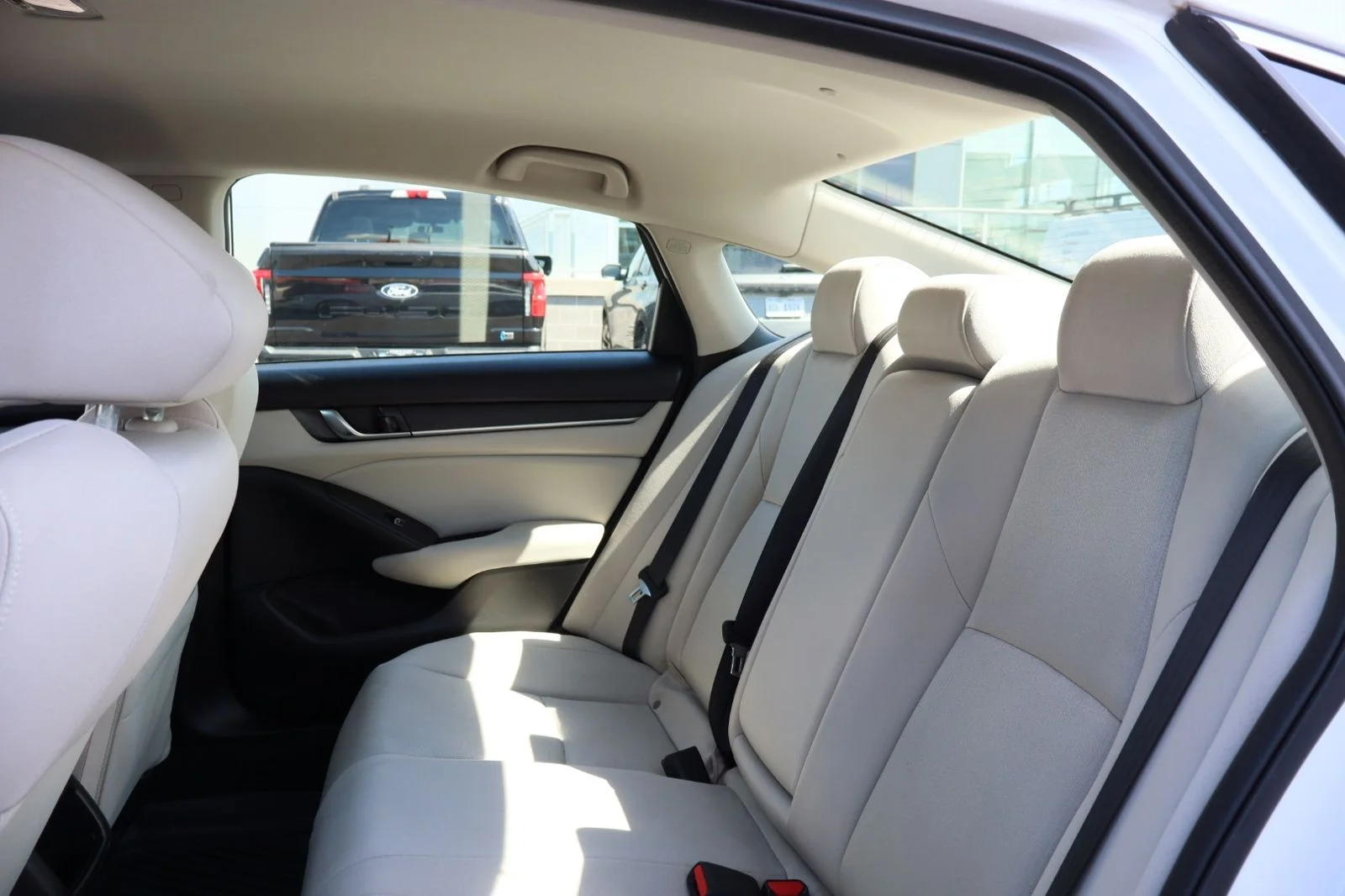Used 2018 White Honda LX image 26