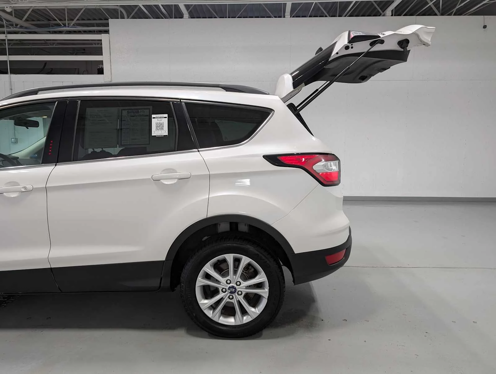 Used 2017 White Platinum Metallic Tri-Coat Ford SE image 11