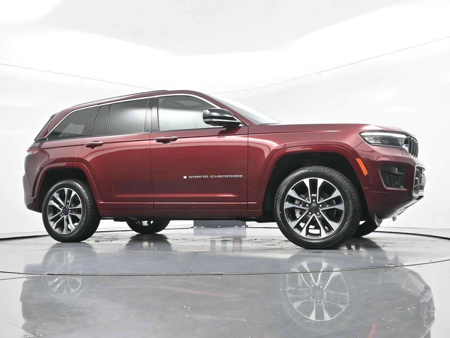Used 2022 Velvet Red Pearlcoat Jeep Overland image 42