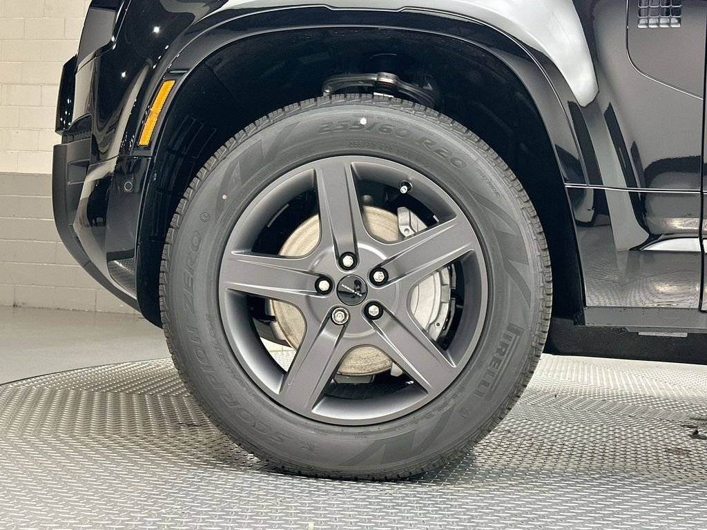 New 2026 Santorini Black Metallic Land Rover X-Dynamic SE image 13