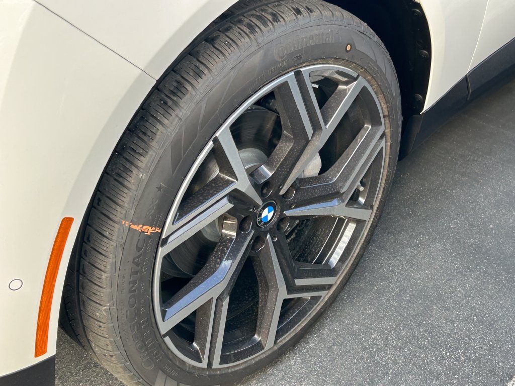 New 2027 Alpine White BMW  image 2