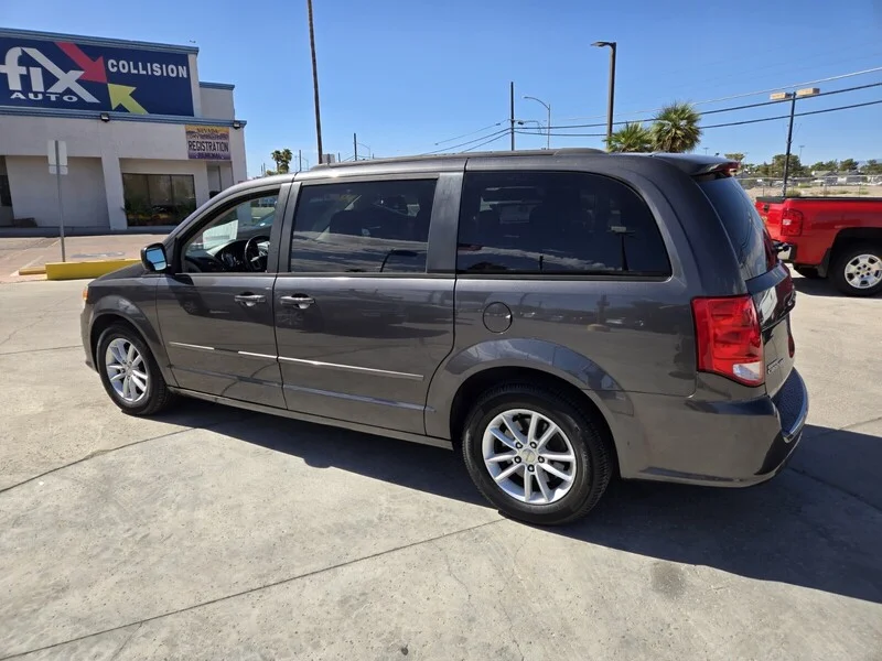 Used 2016 Granite Crystal Metallic Clearcoat Dodge SXT image 3