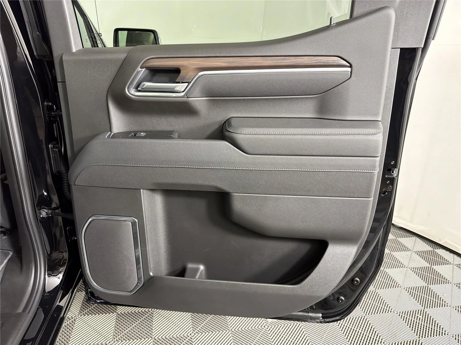 New 2026 Onyx Black GMC SLT image 14