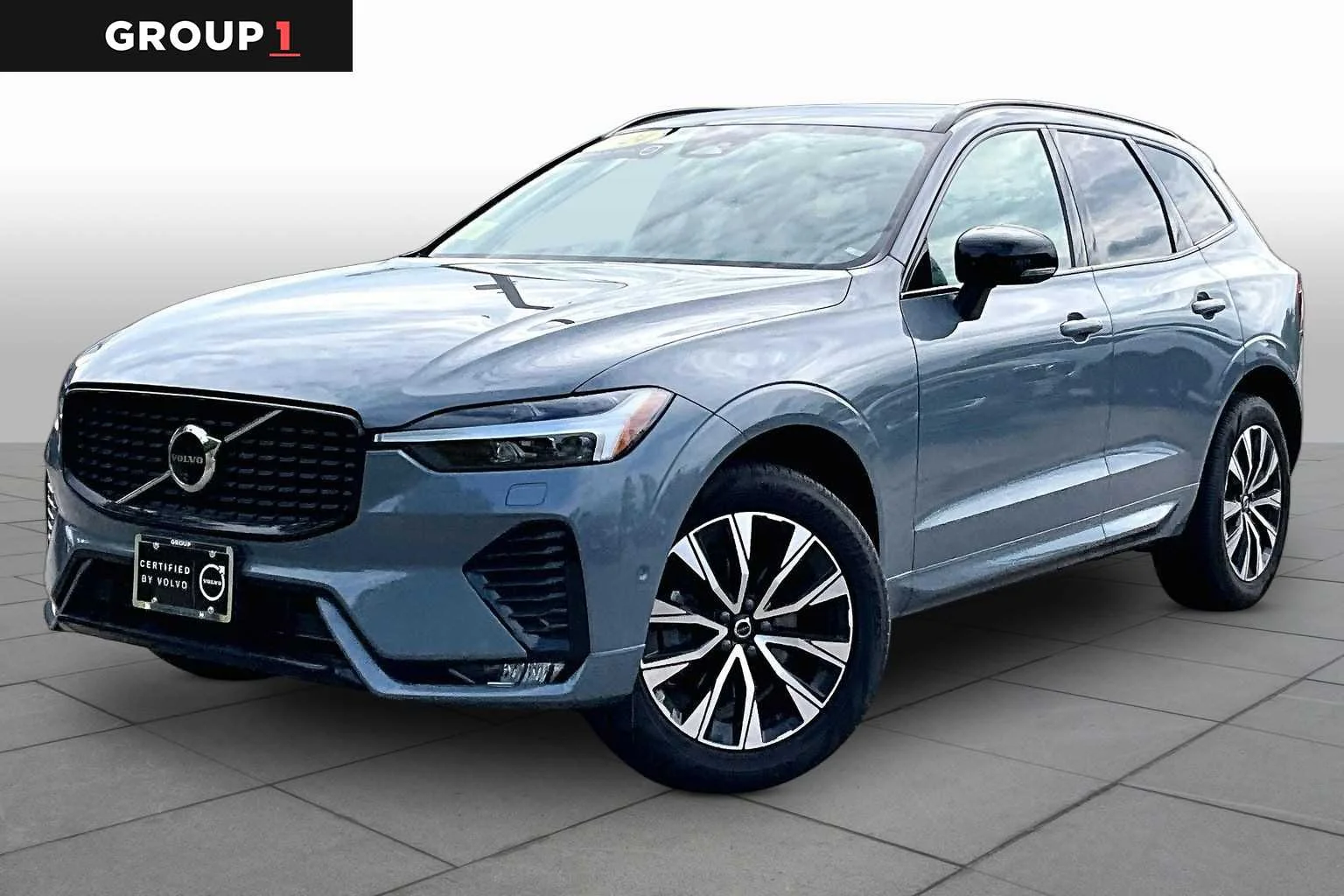 2024 Volvo XC60 Plus Dark Theme