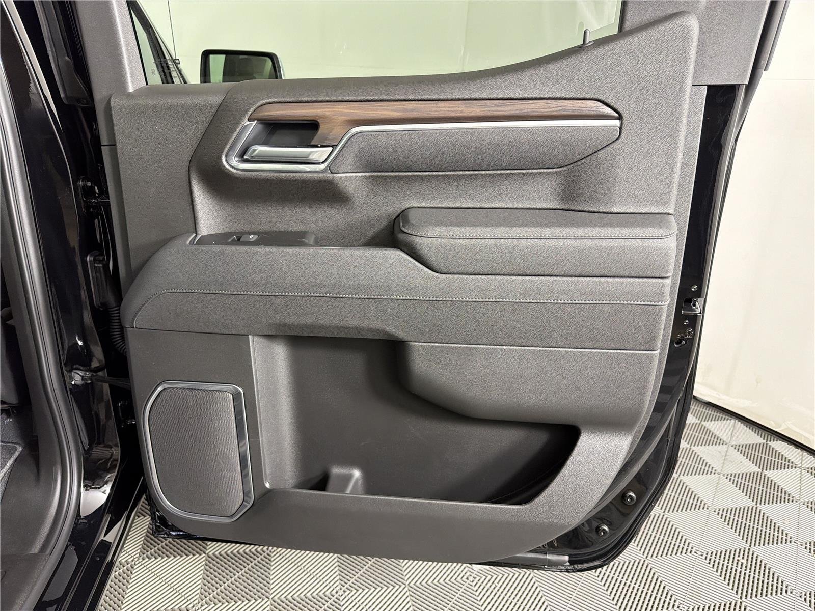 2026 GMC Sierra 1500 SLT - Photo 14