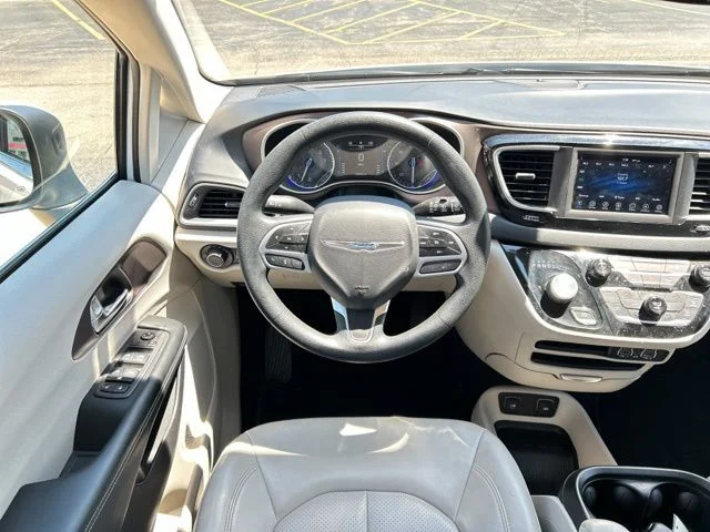 Used 2021 White Chrysler LXI image 24