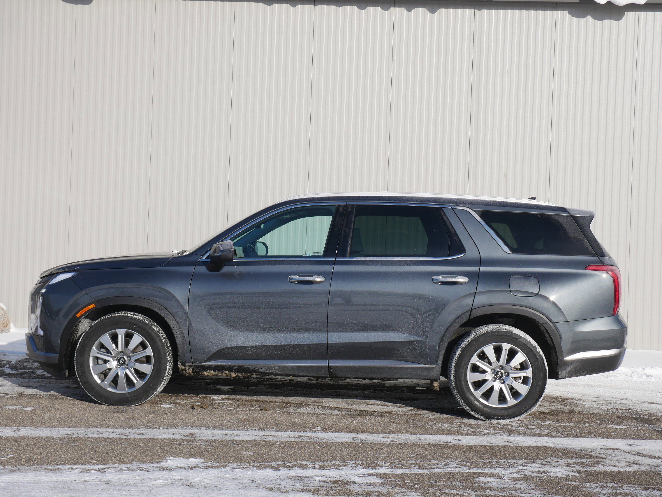 Used 2025 Hyundai Palisade SEL with VIN KM8R2DGE0SU891859 for sale in Hastings, Minnesota