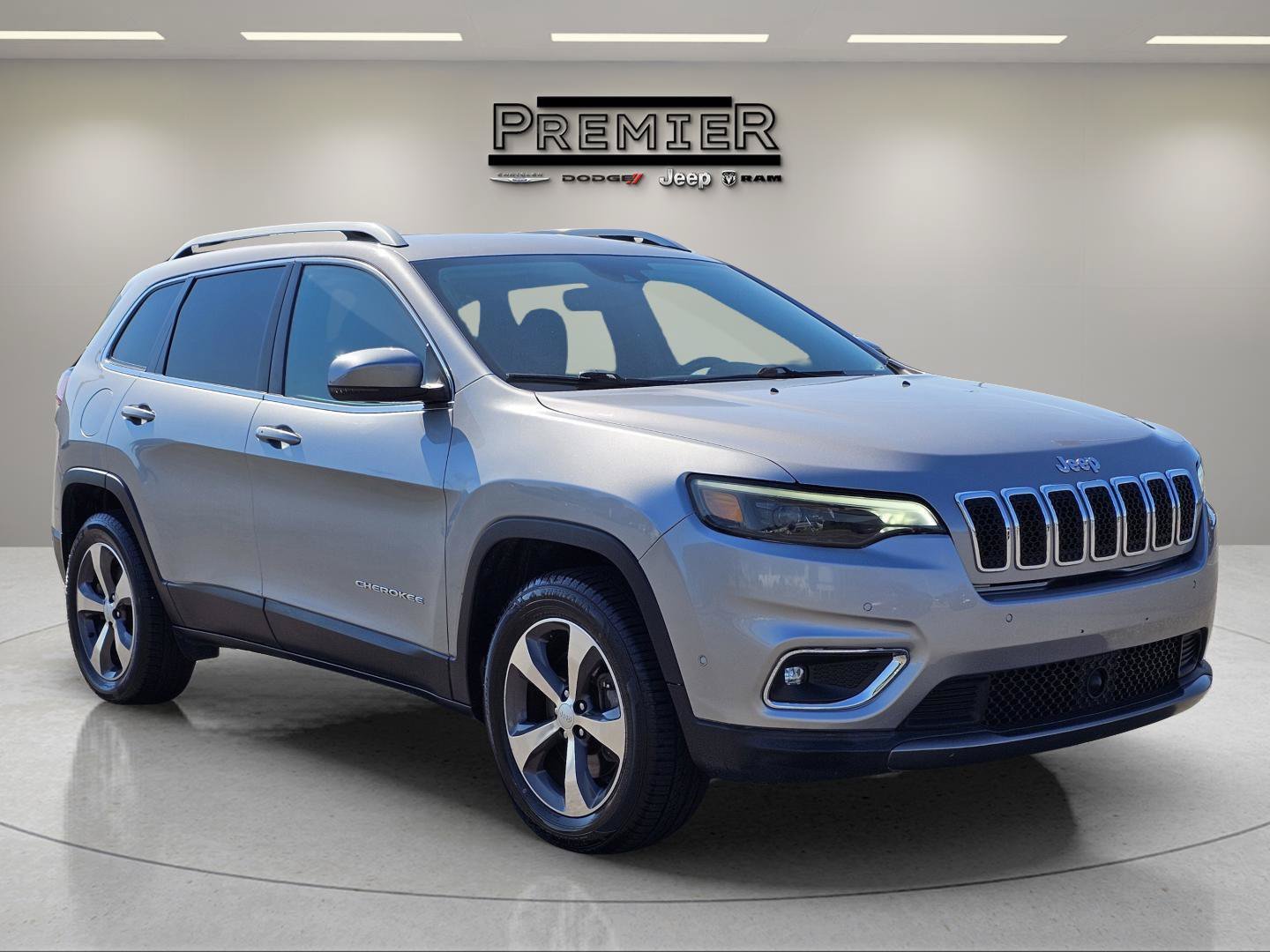 Used 2019 Billet Silver Metallic Clearcoat Jeep Limited image 5