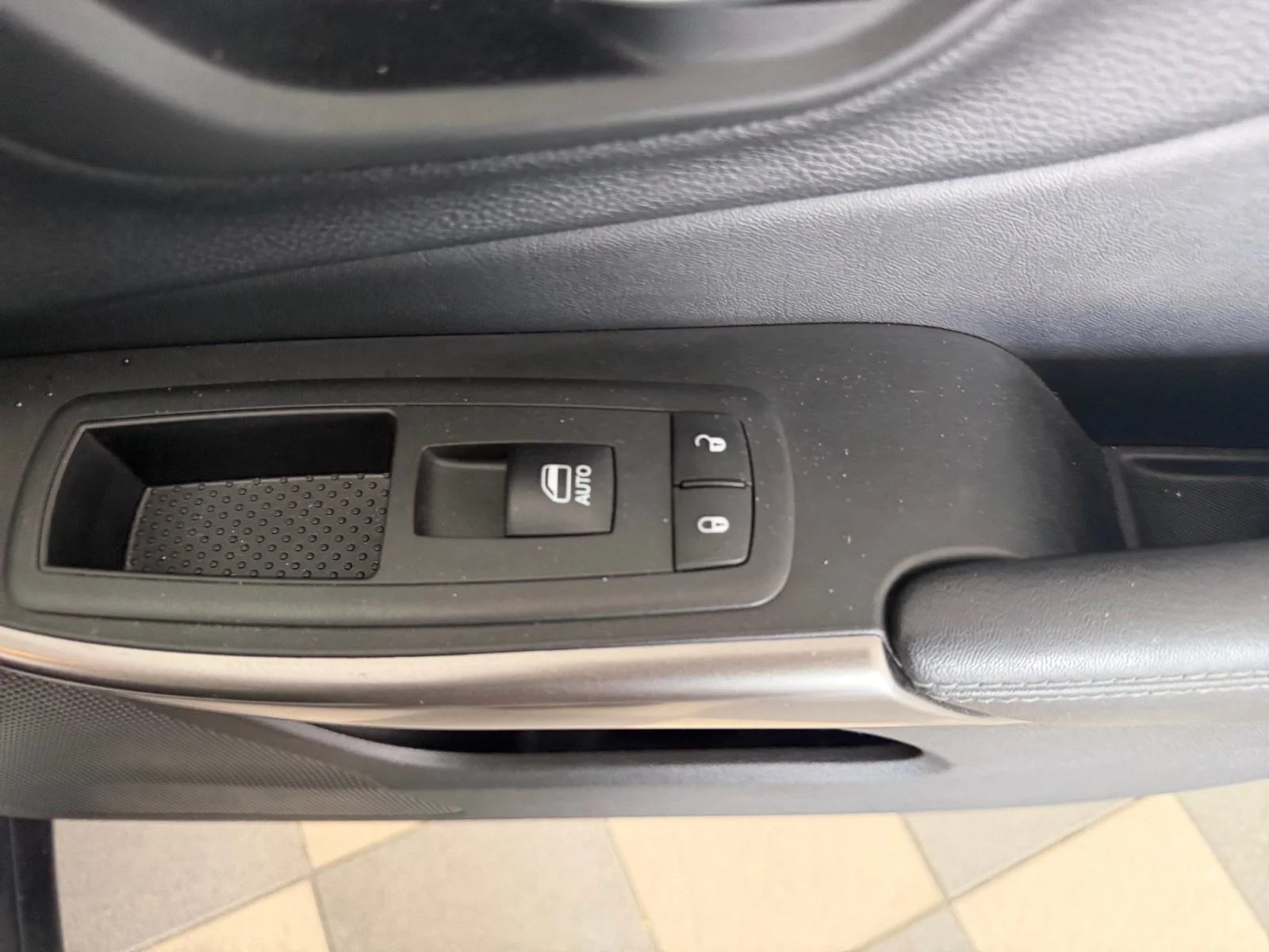 Used 2019 Bright White Clearcoat Jeep Limited image 34