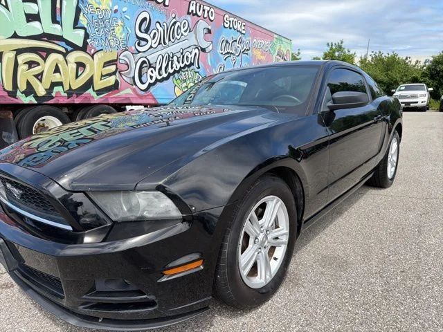 Used 2013 Black Ford V6 image 3