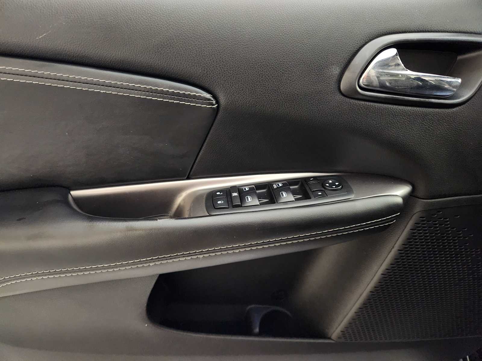 Used 2018 Pitch Black Clearcoat Dodge Crossroad image 20
