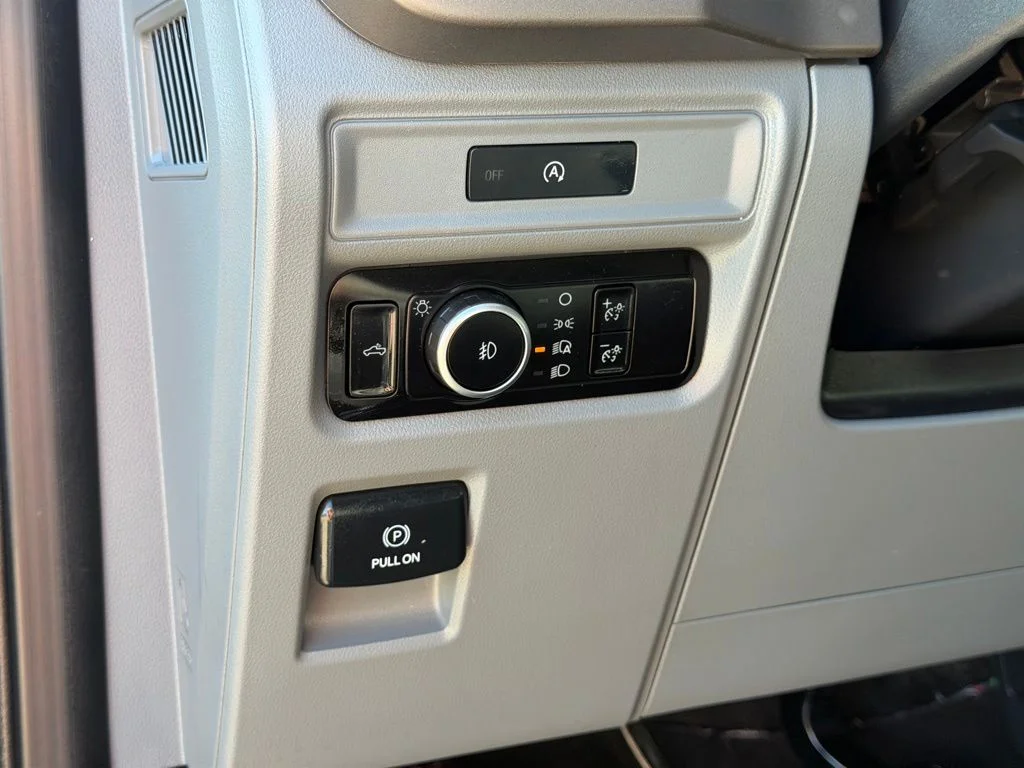 Used 2025 Blue Ford XLT image 21