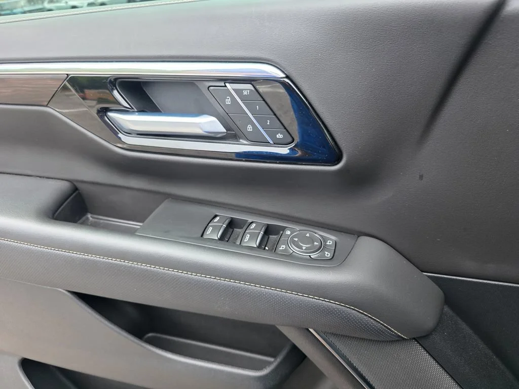 Used 2025 Sterling Gray Metallic Chevrolet Premier image 15
