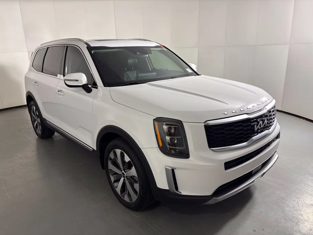 Used 2022 White Kia EX image 2