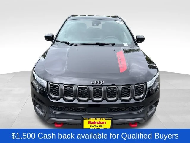 New 2026 Diamond Black Crystal Pearl-Coat Exterior Paint Jeep Trailhawk image 2