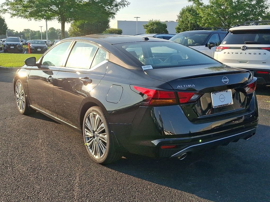 New 2026 Super Black Nissan 2.5 SV image 3