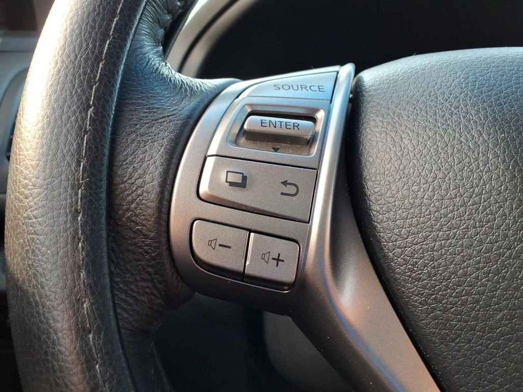 Used 2015 Super Black Clearcoat Nissan 2.5 SV image 19