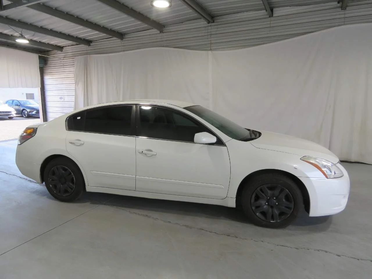 Used 2010 Winter Frost Nissan 2.5 S image 7
