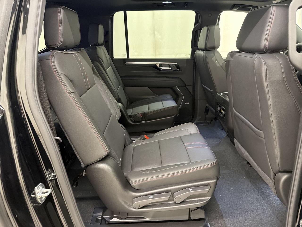 2027 Chevrolet Suburban RST - Photo 20