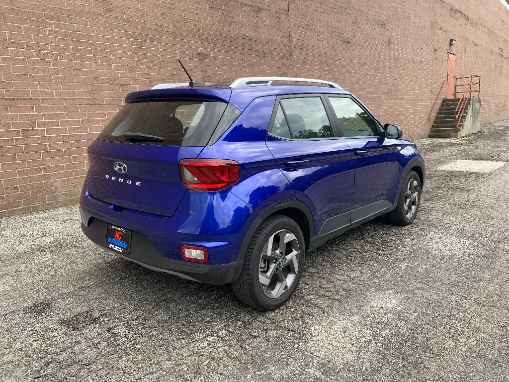 Used 2025 Intense Blue Hyundai SEL image 5