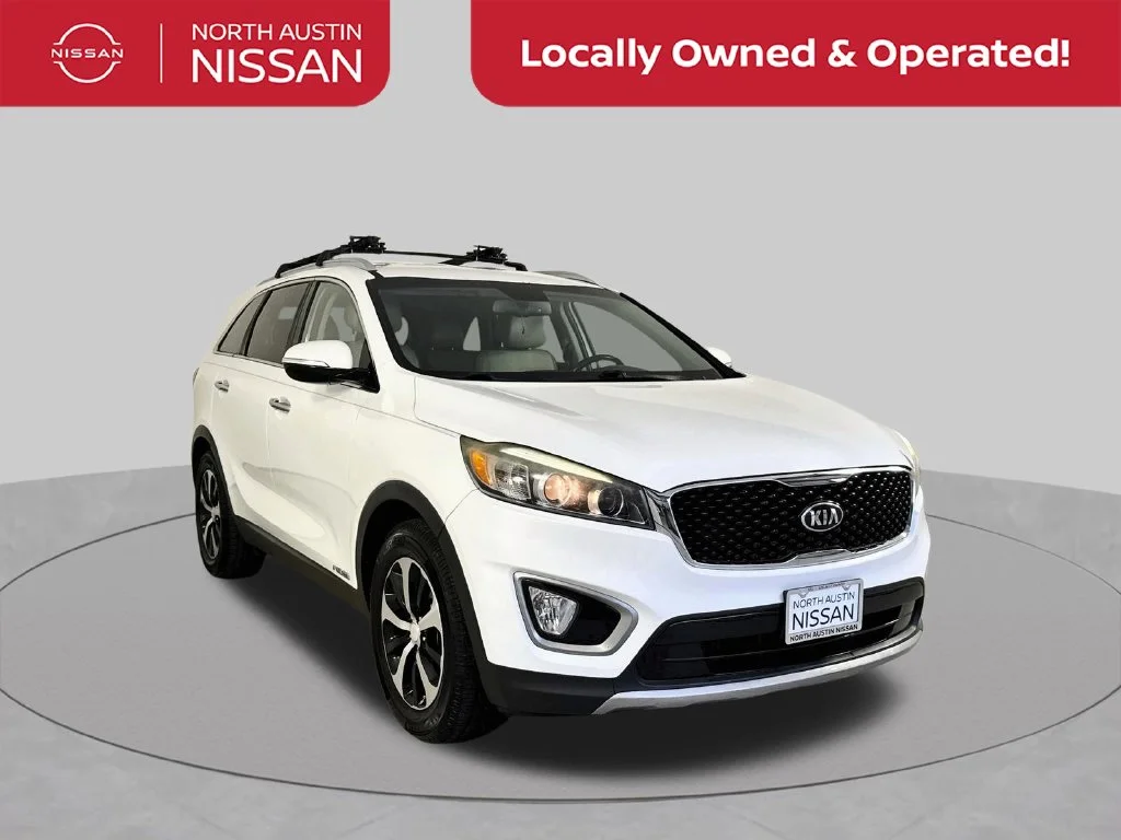 Used 2016 White Kia EX image 1