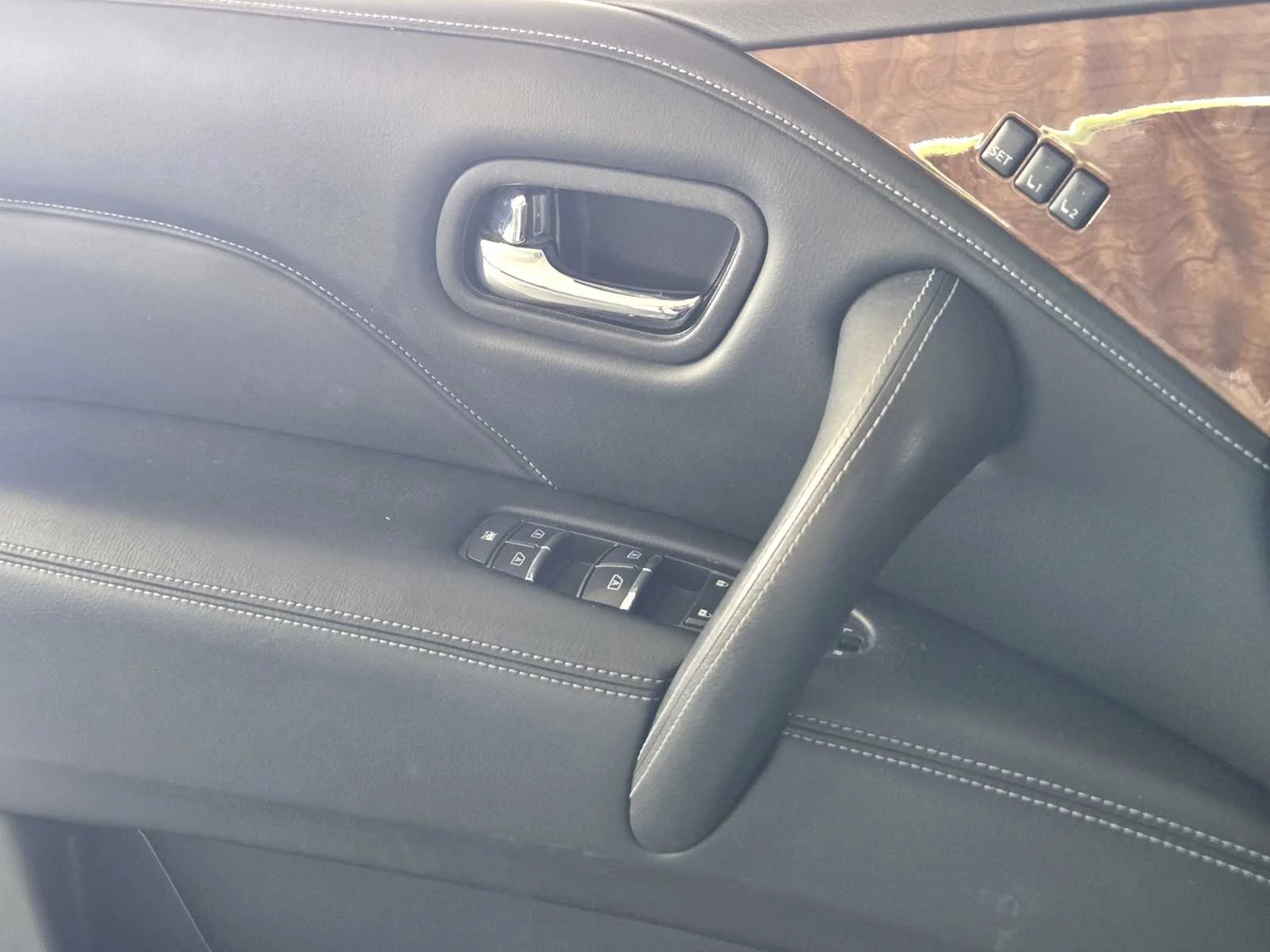 Used 2018 Champagne Quartz INFINITI  image 21